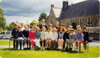 Headteacher Peter Morris with his class of 1996 - click for full size image