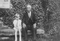 William Busfield (1859-1940) with his great Grandson Maurice Edward Wray (B-1934). - click for full size image