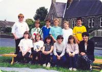 Hampsthwaite School Leavers 1998 with Headteacher Cheryl Smith - click for full size image